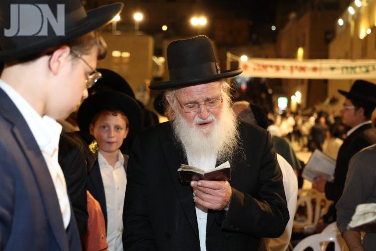 הגר''א שרמן בכותל המערבי (3)