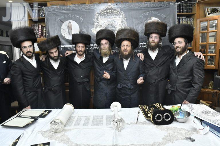 מירון הכנסת ס''ת לע''נ הרב אהרן גבאי זצ''ל (31)