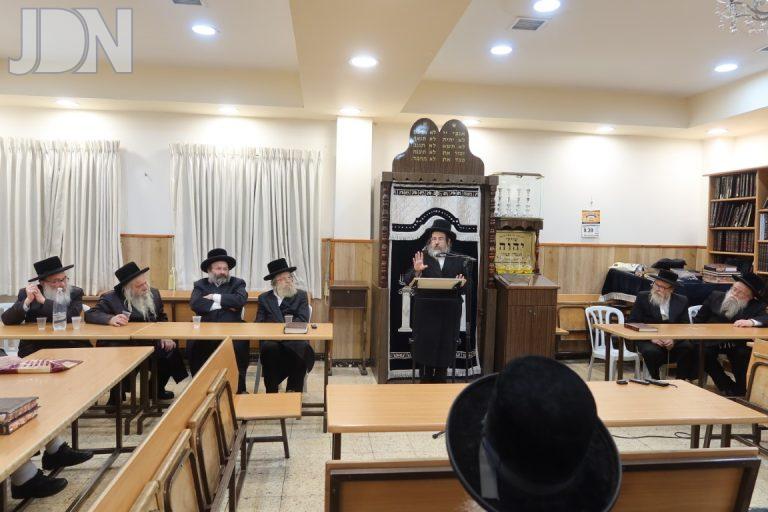 מכנובקא בעלזא ירושלים עצרת על הגרא''מ רוטנער (1)