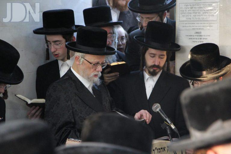 סערט ויז'ניץ ציון אביו זצ''ל (4)