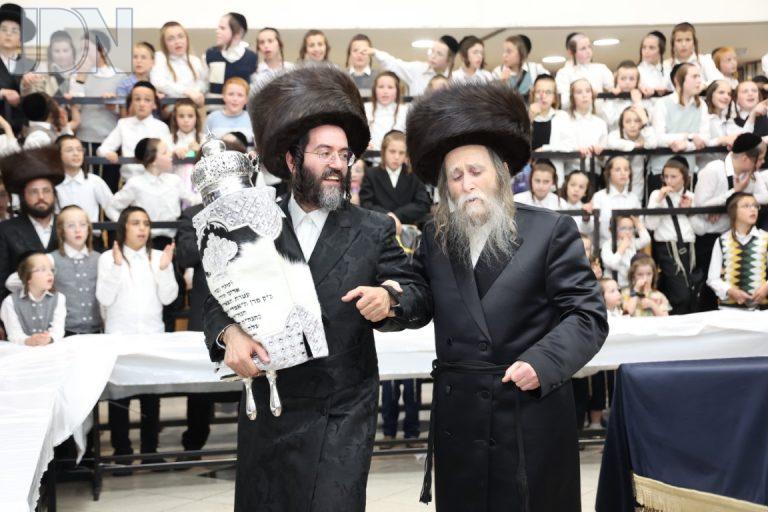 ערלוי הכנסת ס''ת (26)