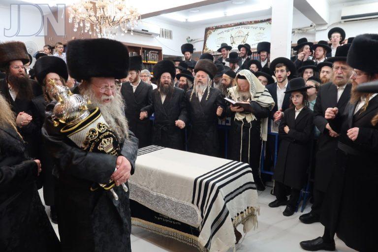 קוזמיר הכנסת ס''ת (34)