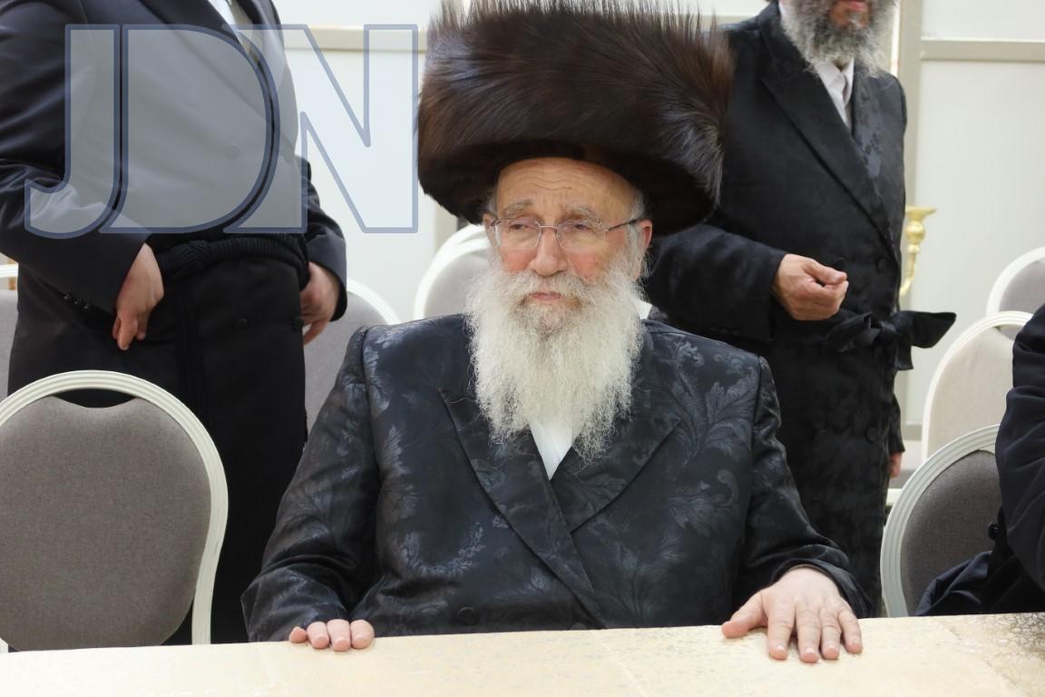הגרש"א שטרן: להתאמץ בתחנונים שמרן הגרב"מ אזרחי ימשיך להאיר עיני ישראל