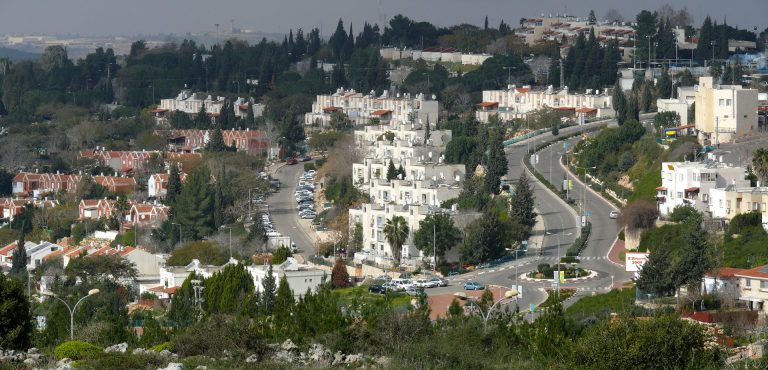 City_of_Ariel,_2013