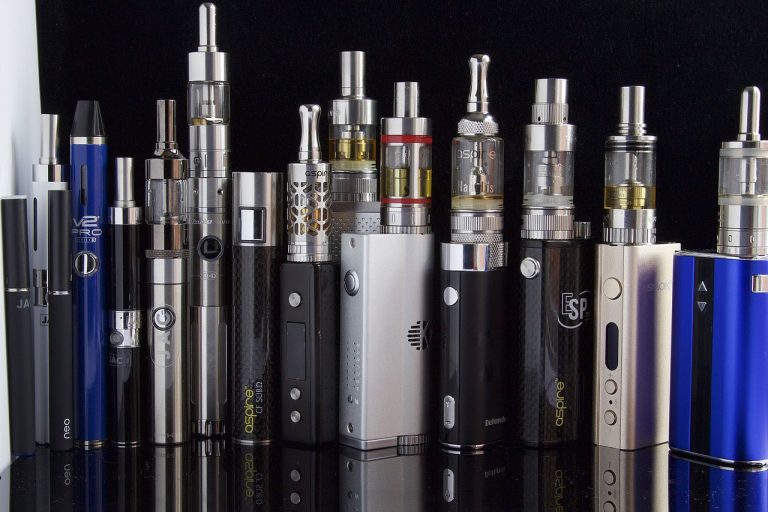 E_Cigarettes,_Ego,_Vaporizers_and_Box_Mods_(17679064871)