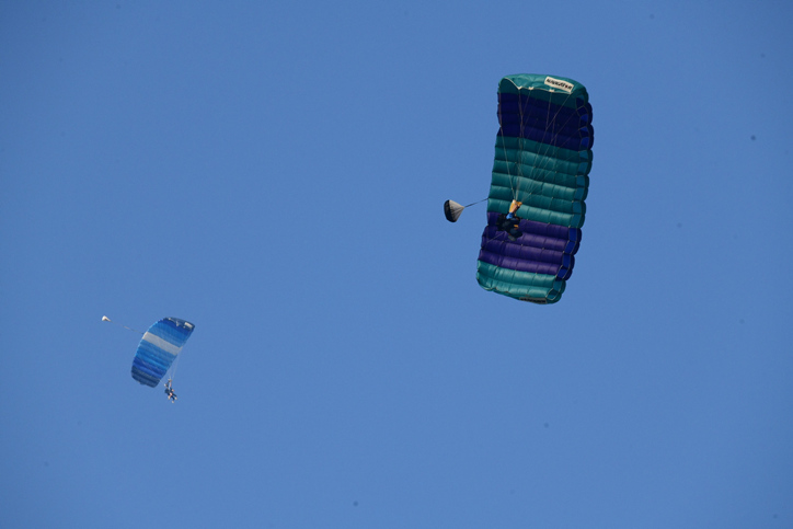 MIDEAST ISRAEL PARACHUTING