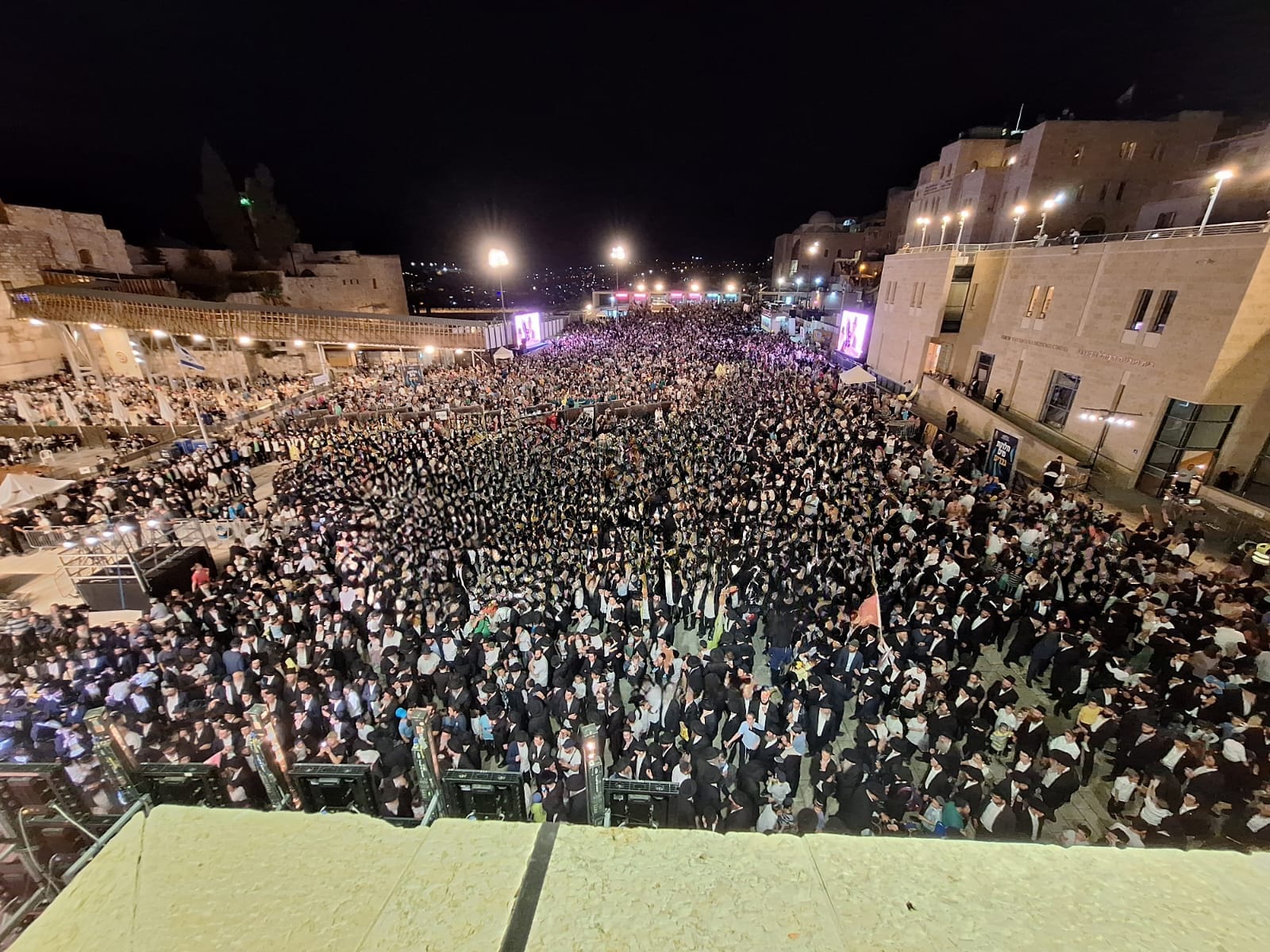 מרגש: שלשה ימים לפני חילוצה מעזה – נרכשה אות ב"ספר התורה הכללי" לזכות החיילת