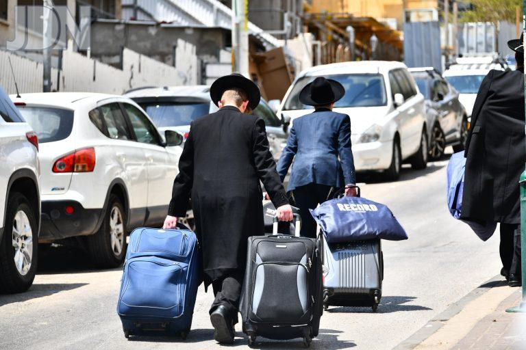 בחורי בני ברק הולכים לישיבה (16)
