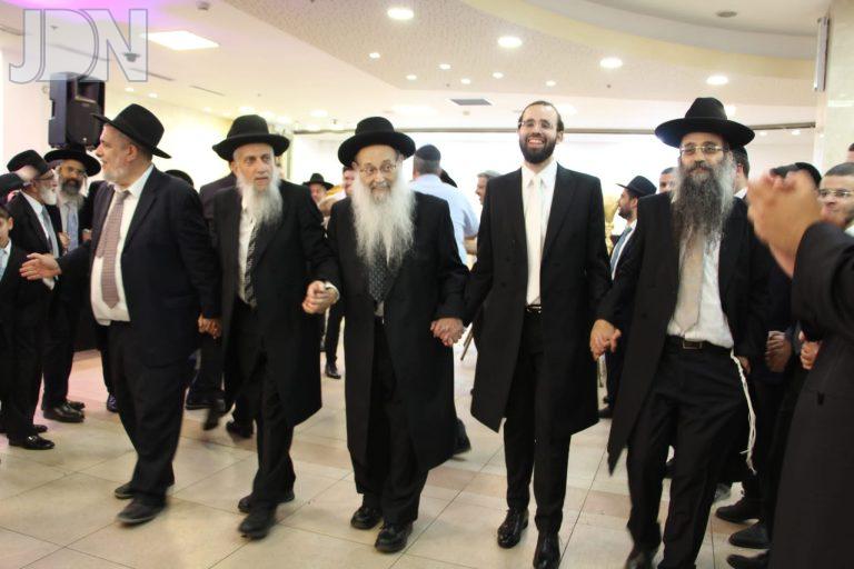 הגר''מ מאיה חתונה לנכדה (4)