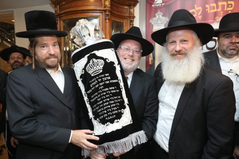 יד לאחים הכנסת ספר תורה בית שמש