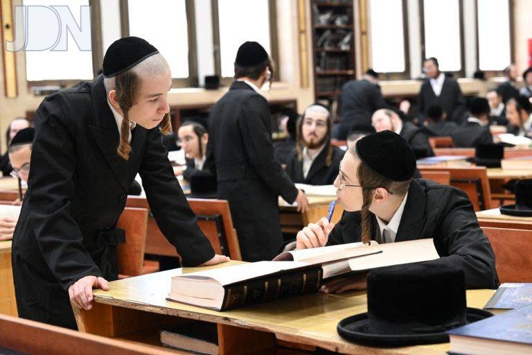 ישיבת צאנז זמן אלול פג (16)