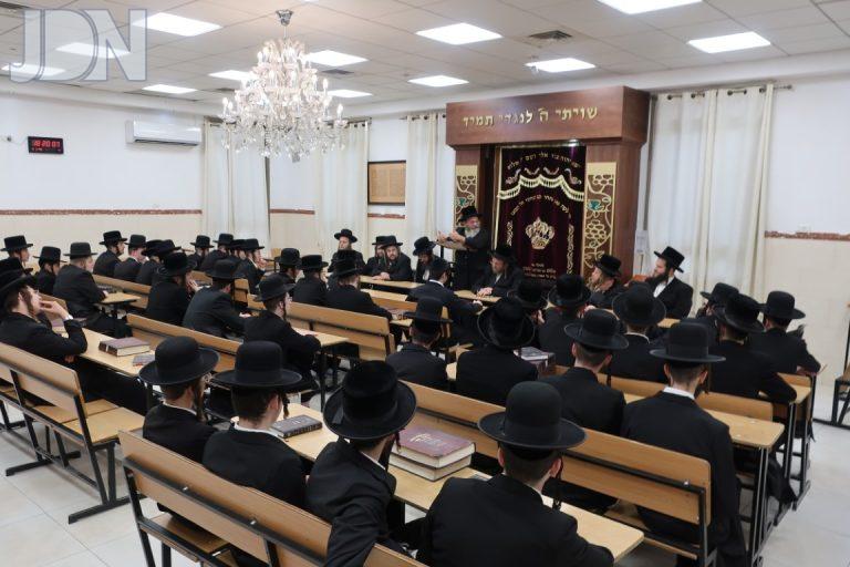 מנהל הרוחני הישיבה הגדולה ברסלב מאירת עיניים הרהח ר' הערשל טויסיג נואם בפתיחת הזמן 2