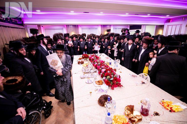 סאטמאר קרית יואל אנשי חסד הכנסת ס''ת הצלה (16)