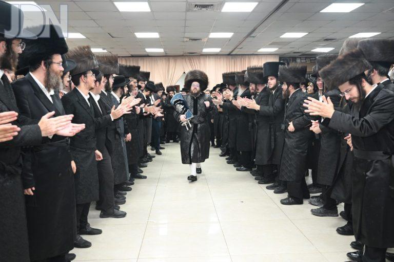 שומרי אמונים הכנסת ס''ת ישיבה (4)