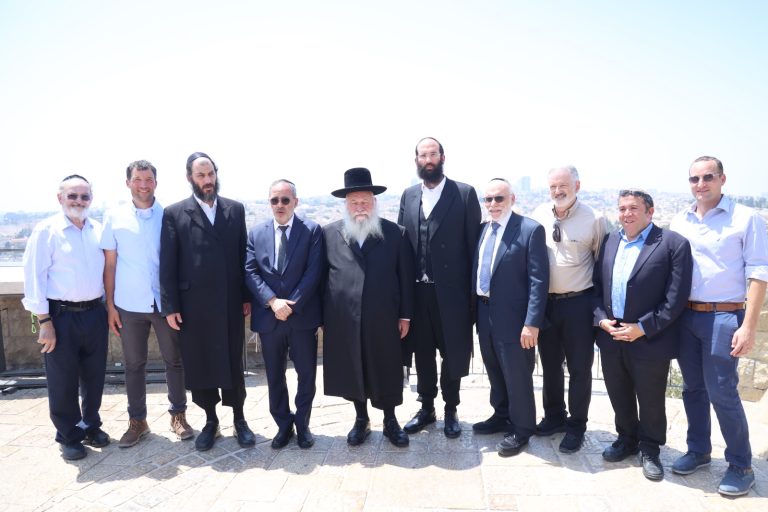 שר השיכון בסיור בהר הזיתים (1)