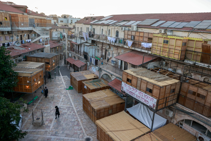 sukkot in Meah Shearim