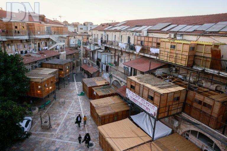 sukkot in Meah Shearim