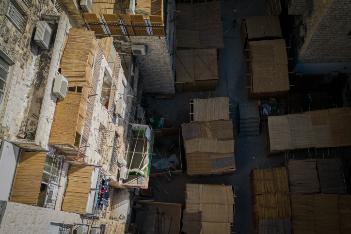 sukkot in Meah Shearim