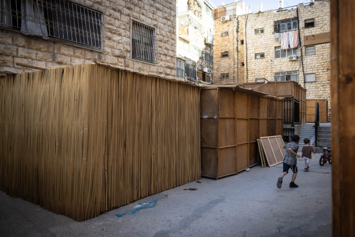 sukkot in Meah Shearim
