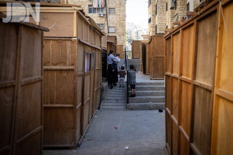 sukkot in Meah Shearim