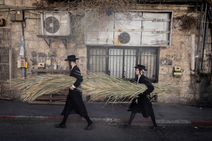 sukkot in Meah Shearim