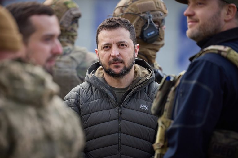 Volodymyr_Zelenskyy_took_part_in_hoisting_the_State_Flag_of_Ukraine_in_liberated_Kherson