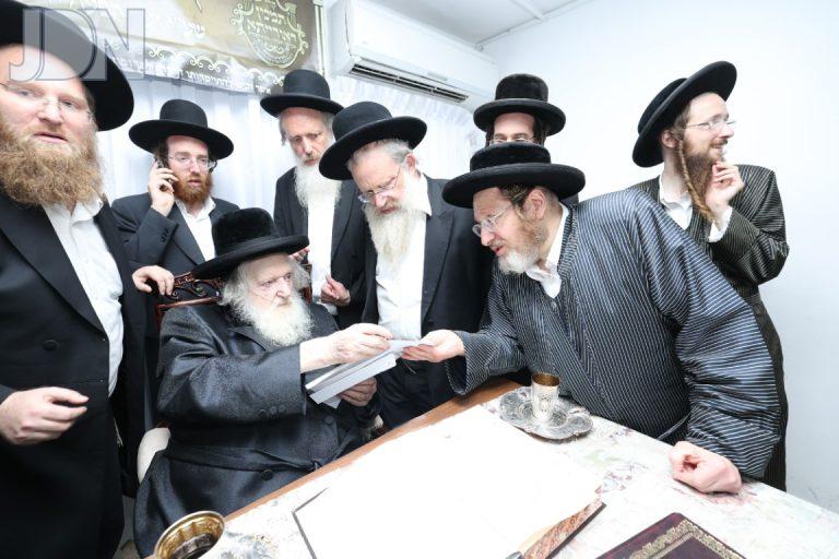 הגר''מ שטרנבוך חלוקה ערב סוכות פד (25)