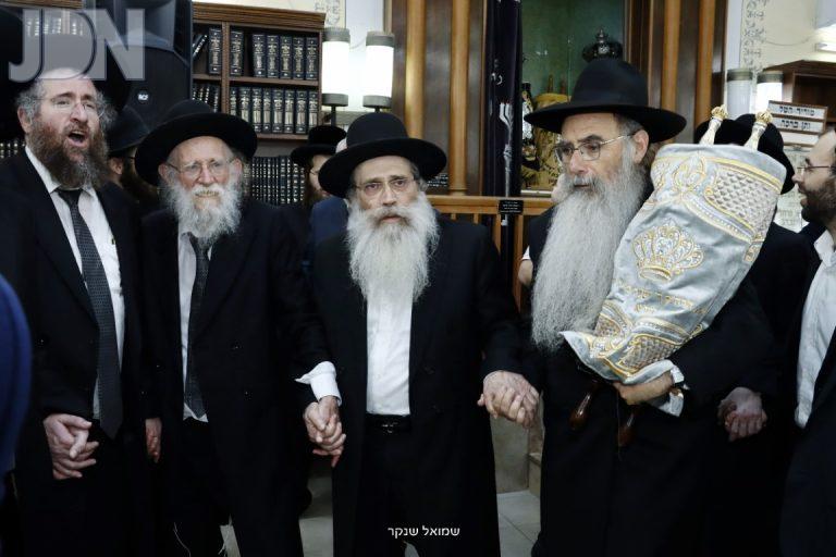 הכנסת ס''ת קהילת כתר תורה קרית אתא צילום שמואל שנקר (34)