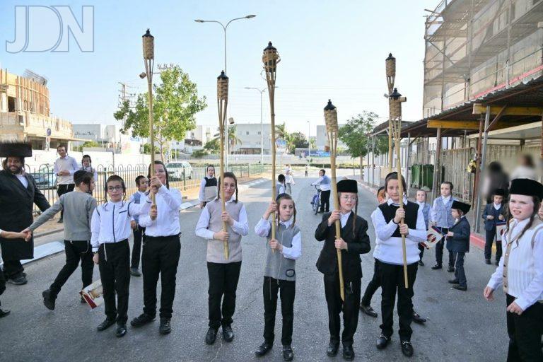 ישיבת אוהבי תורה הכנסת ס''ת (17)