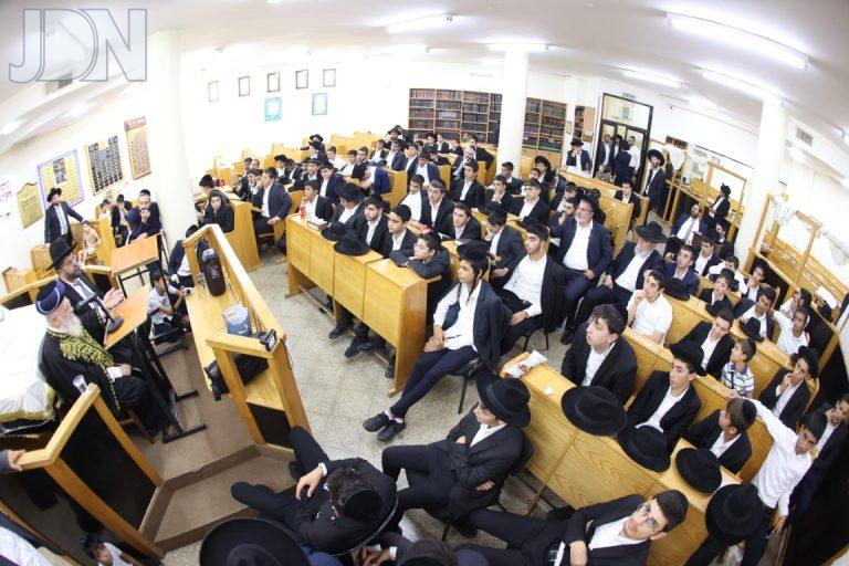 ישיבת חיי אברהם אצל רבי יצחק יוסף (14)