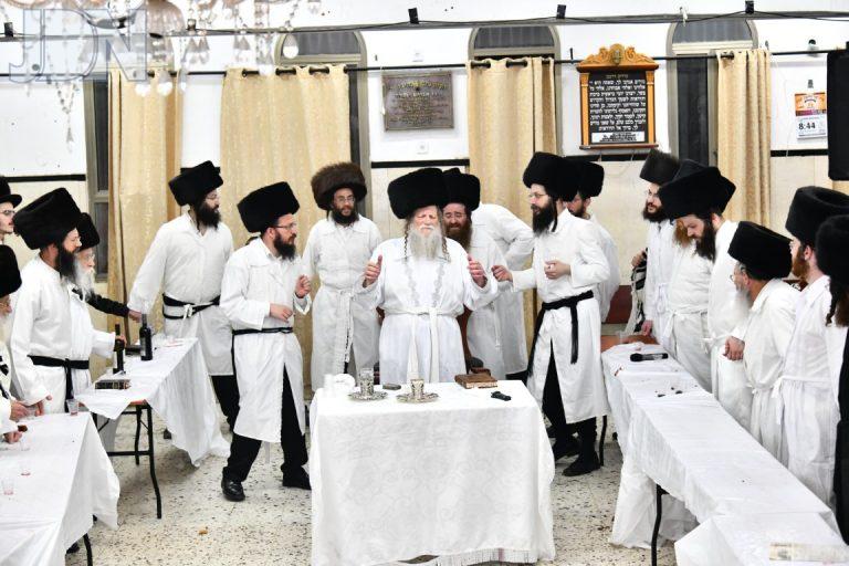 מודז'יץ מוצאי יום כיפור פד (49)