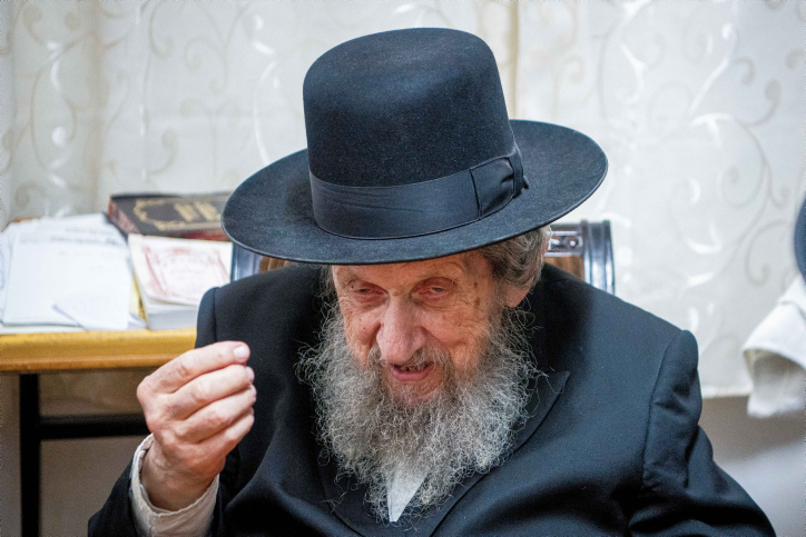 הפוסק הביא את זעקת מרן: "לומר תהילים אחר התפילה בהתלהבות – לא יוצא זיין"
