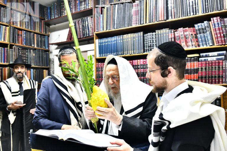 הגרב''ד פוברסקי והגרח''פ ברמן נענועים סוכות תשפ''ד (8)