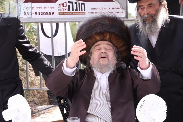 הגרי''מ שכטר בתפילה בהר הצופים סוכות תשפ''ד (25)
