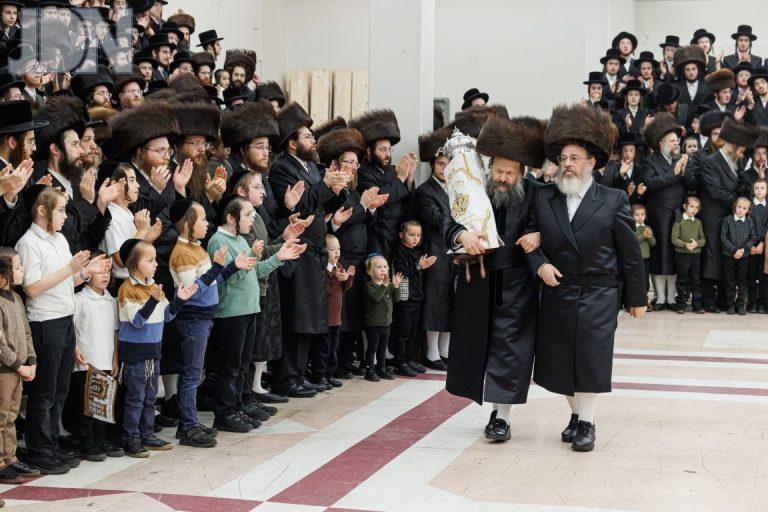 הכנסת ס''ת לביהמ''ד באבוב - 45 נדבת ר' שמעון ריינהאלד (4)