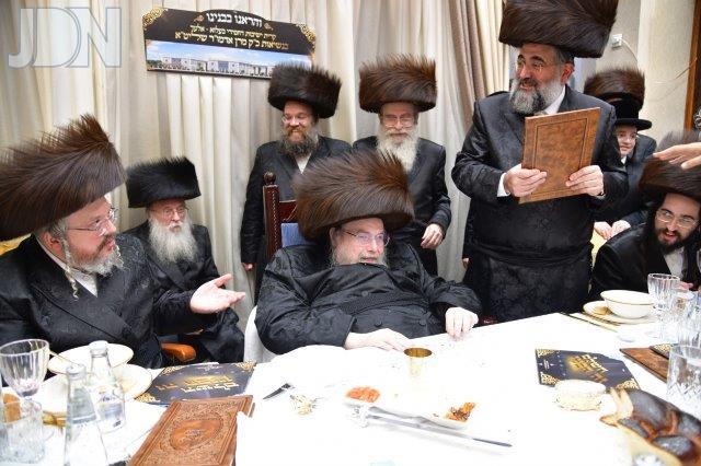 כינוס הנגידים בסוכה של מרן מבעלזא שליט'א (6)