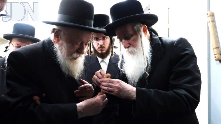 מכנובקא בעלזא ענגלענדער חנוכת הבית (4)