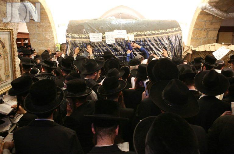 תפילות בקבר רחל