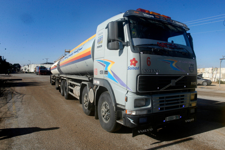 Israel allowed the entry of trucks the fuel Qatar to Gaza Strip, a from through Kerem Shalom Israeli crossing