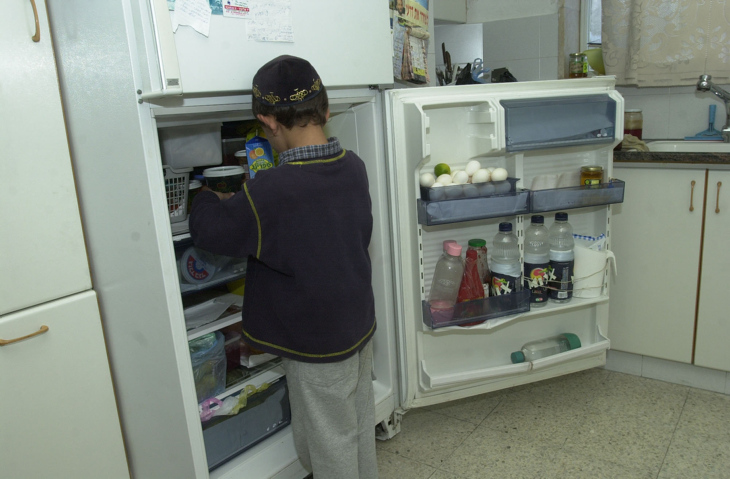 An illustration of an ultra orthodox youngster looking into the fridge