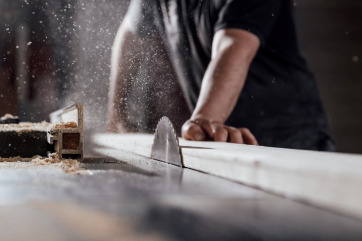 man-cuts-wood-circular-saw-joinery (1) (Small)