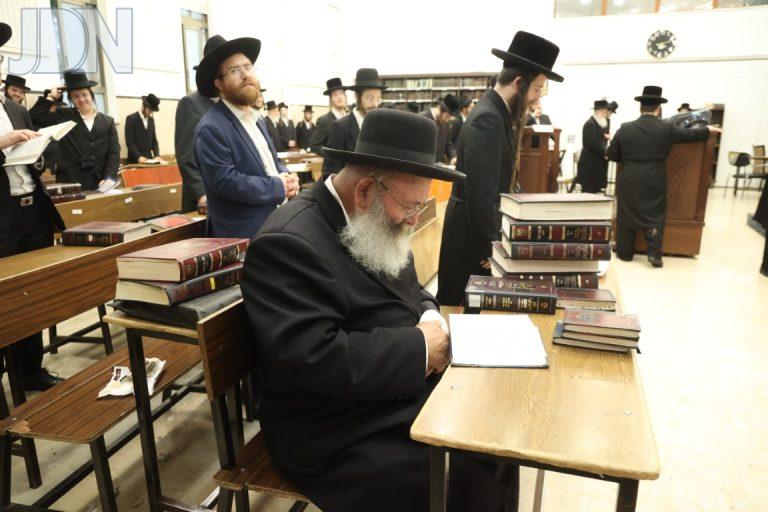 זוויעהל עצרת חרבות ברזל (12)