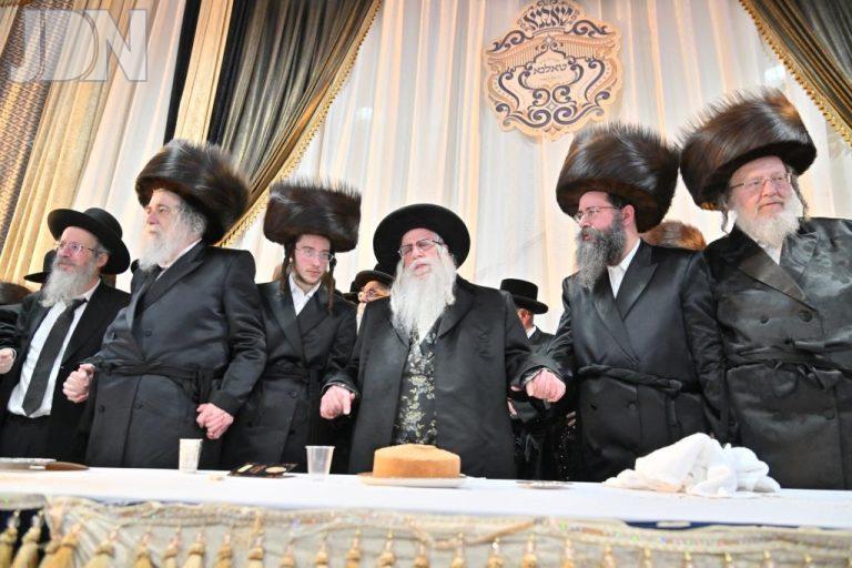 טאלנא ביאלא פשיסחא שפירא חתונה (38)