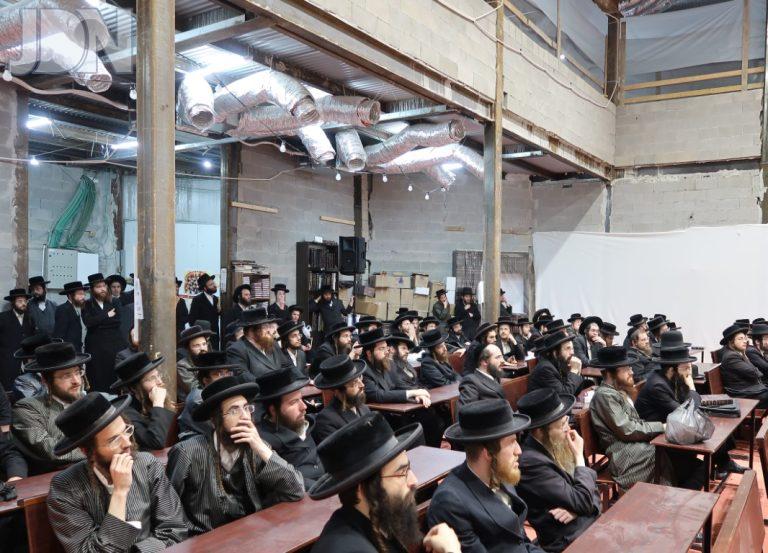 ציבור הנאספים בעת הכינוס (1)