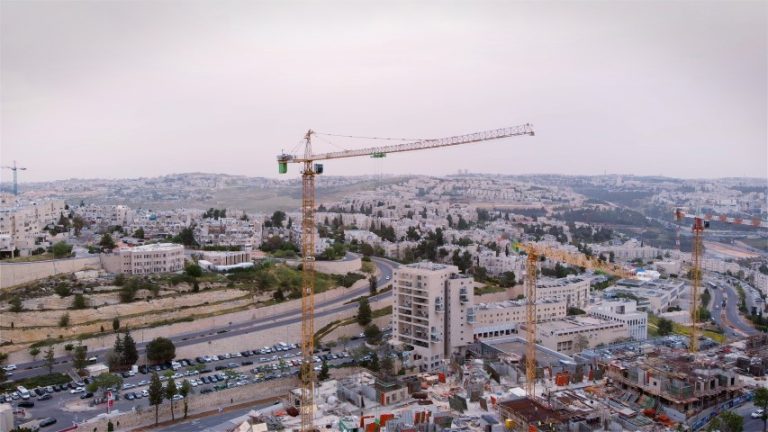 Jerusalem,Construction,Site,And,Cranes,Aerial,View,Flying,Over,Cranes