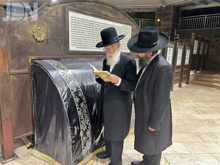 הגר''א טופיק קברי צדיקים (7)
