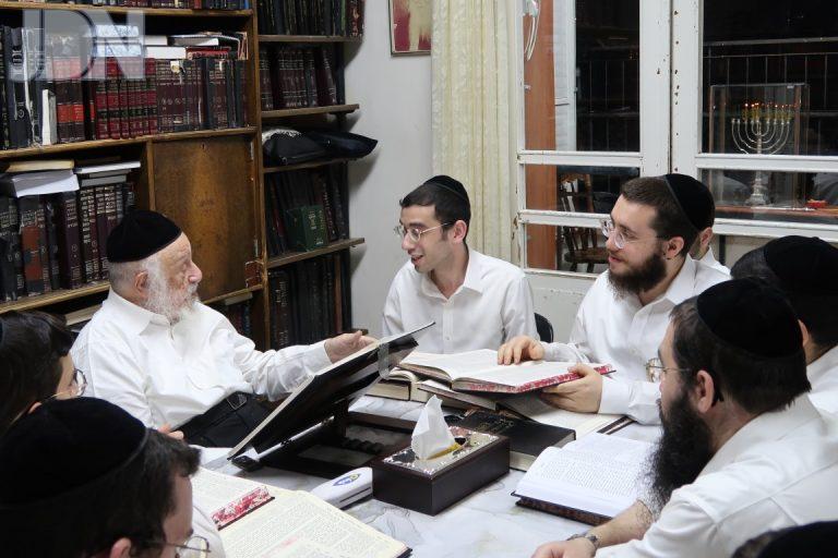 הגרב''ד פוברסקי חבורה לתלמידיו (3)