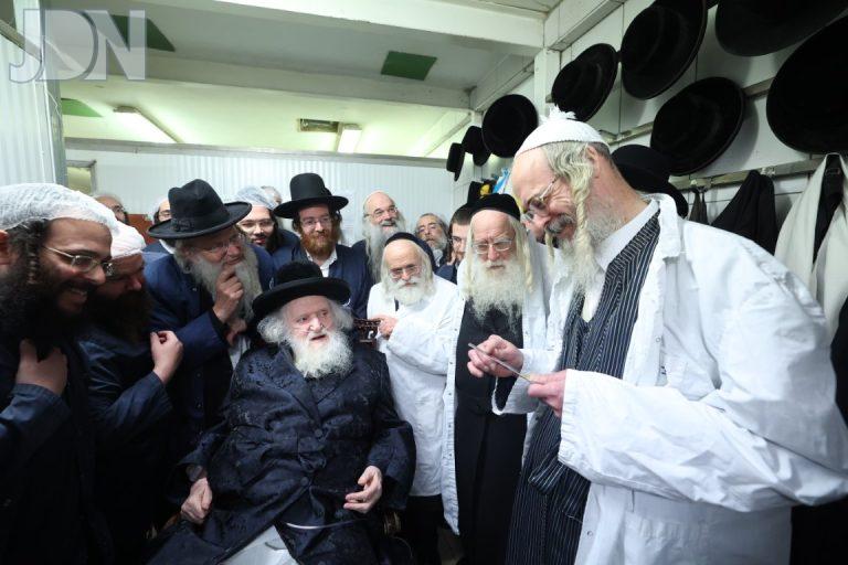 הגר''מ שטרנבוך ביקור פתע גלאט עוף (15)