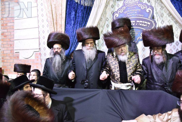הכנסת ספר תורה קרעטשניף סיגעט (26)