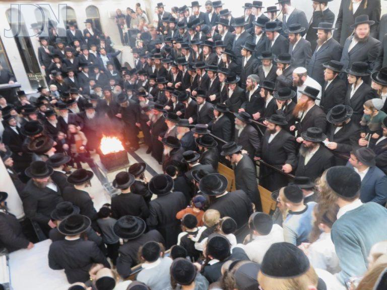 הקהל במעמד